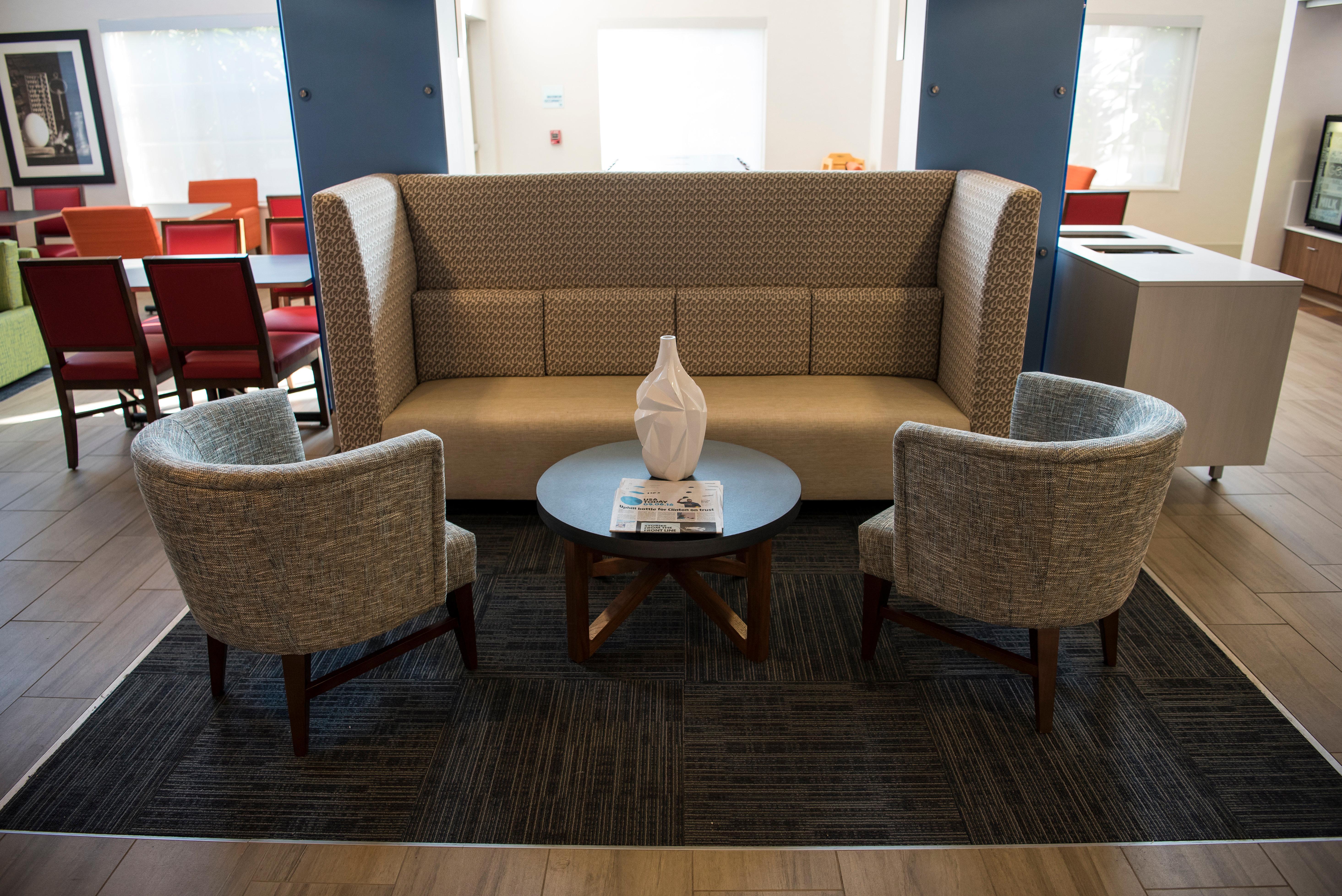 Holiday Inn Express Hotel & Suites Lexington-Downtown University By Ihg Екстериор снимка