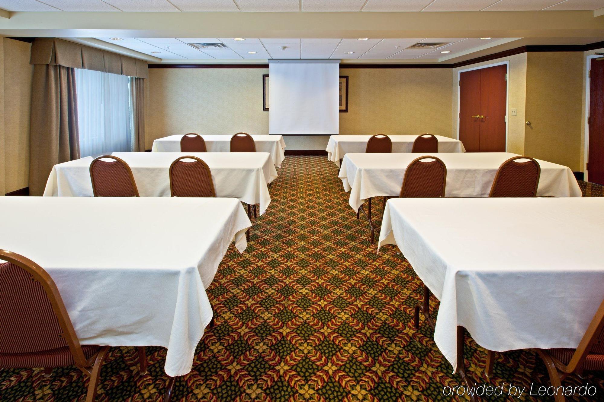Holiday Inn Express Hotel & Suites Lexington-Downtown University By Ihg Съоръжения снимка
