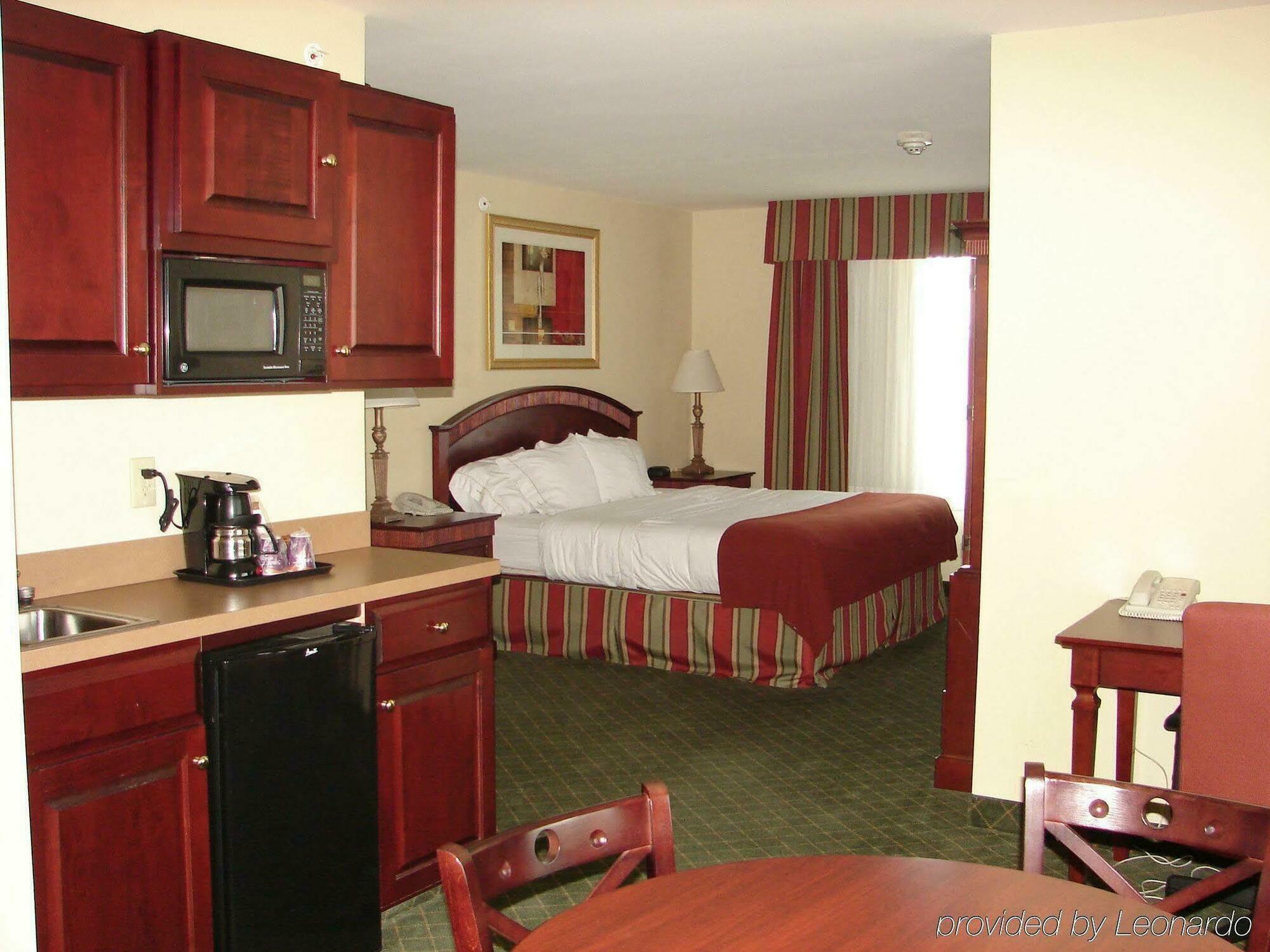 Holiday Inn Express Hotel & Suites Lexington-Downtown University By Ihg Стая снимка